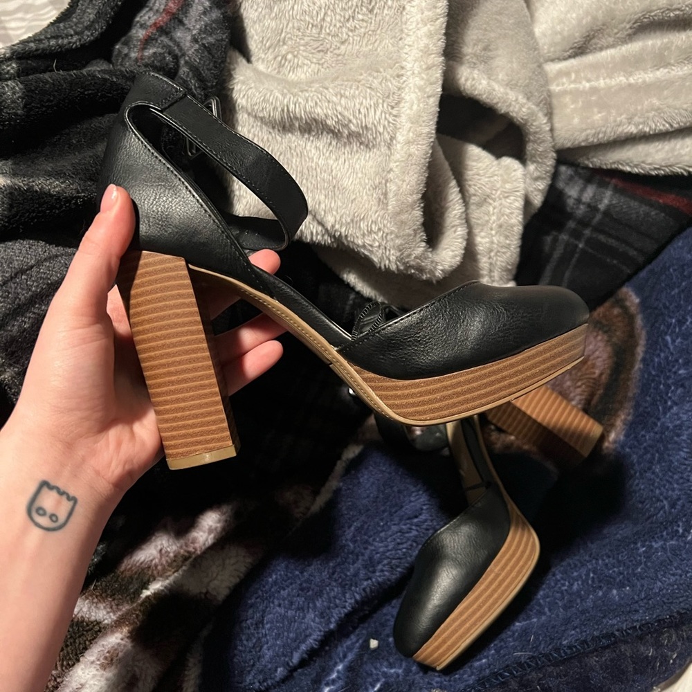 Black and tan chunky heel